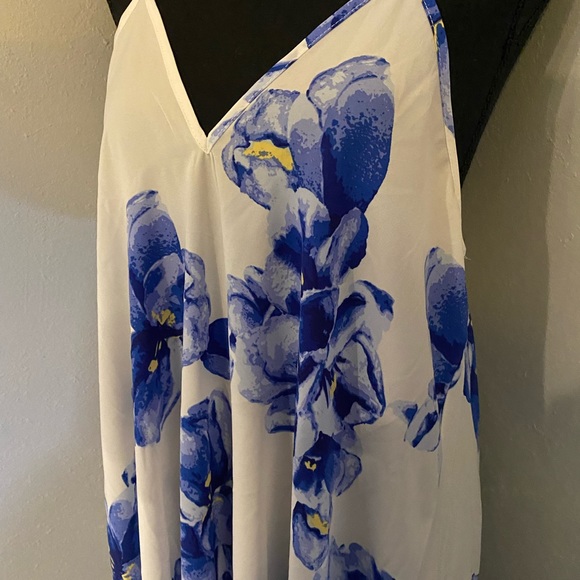 Beautiful NWT Blue & White Floral Hi Lo Maxi - Picture 6 of 8